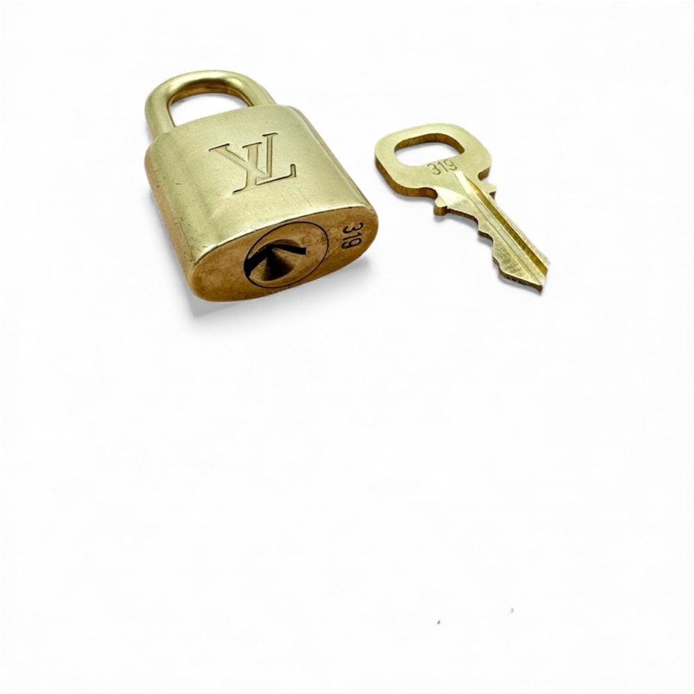 Beautiful LV Lock & Key #319 - Picture 6 of 6